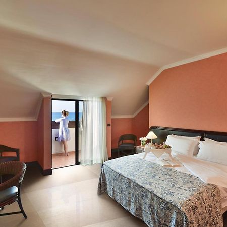 Hotel Schuhmann Paestum Bagian luar foto
