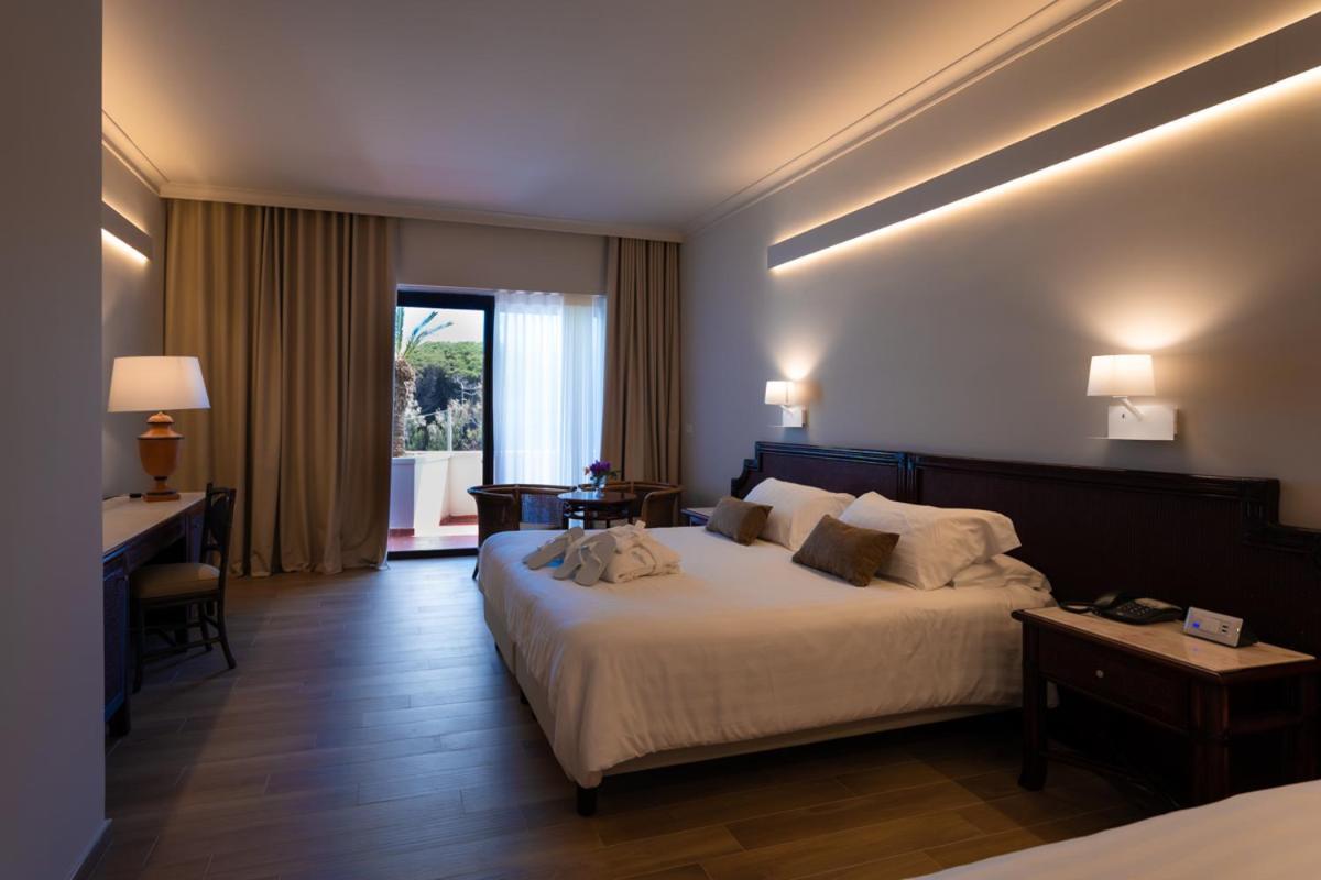 Hotel Schuhmann Paestum Bagian luar foto