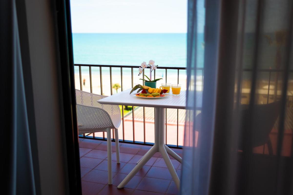 Hotel Schuhmann Paestum Bagian luar foto