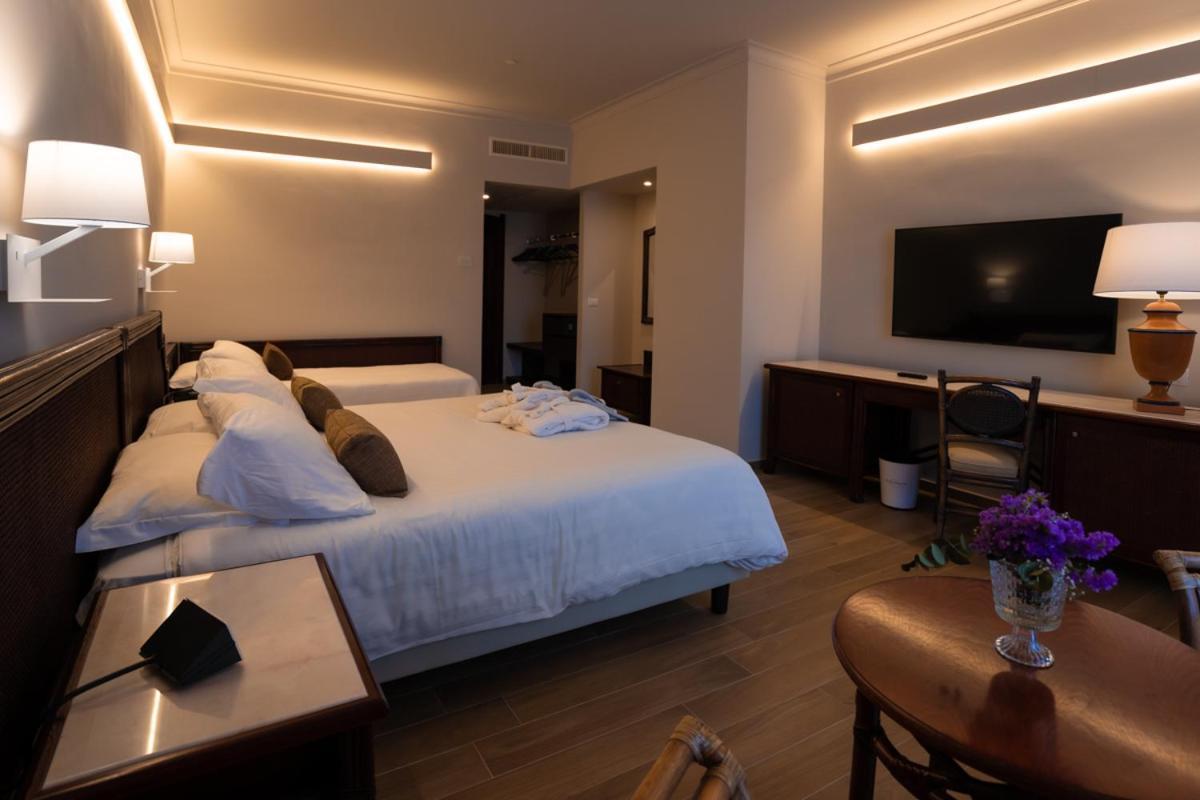 Hotel Schuhmann Paestum Bagian luar foto