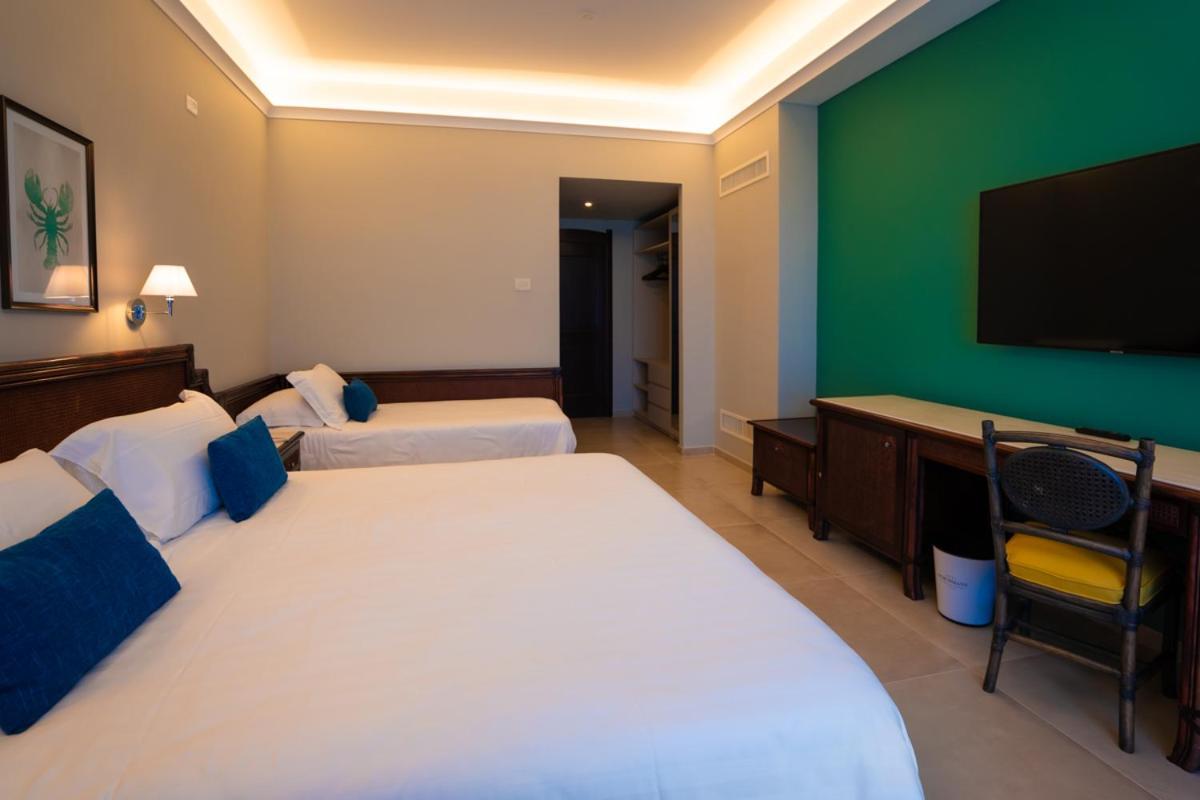 Hotel Schuhmann Paestum Bagian luar foto