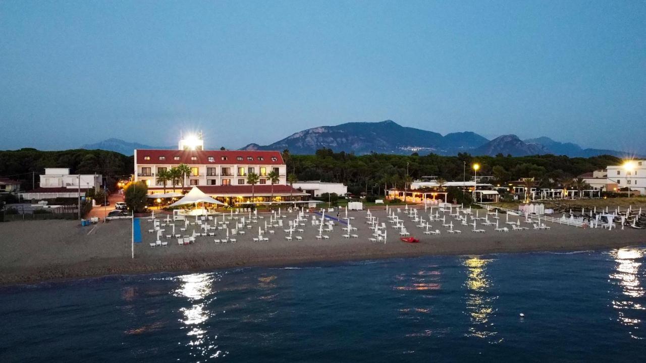 Hotel Schuhmann Paestum Bagian luar foto