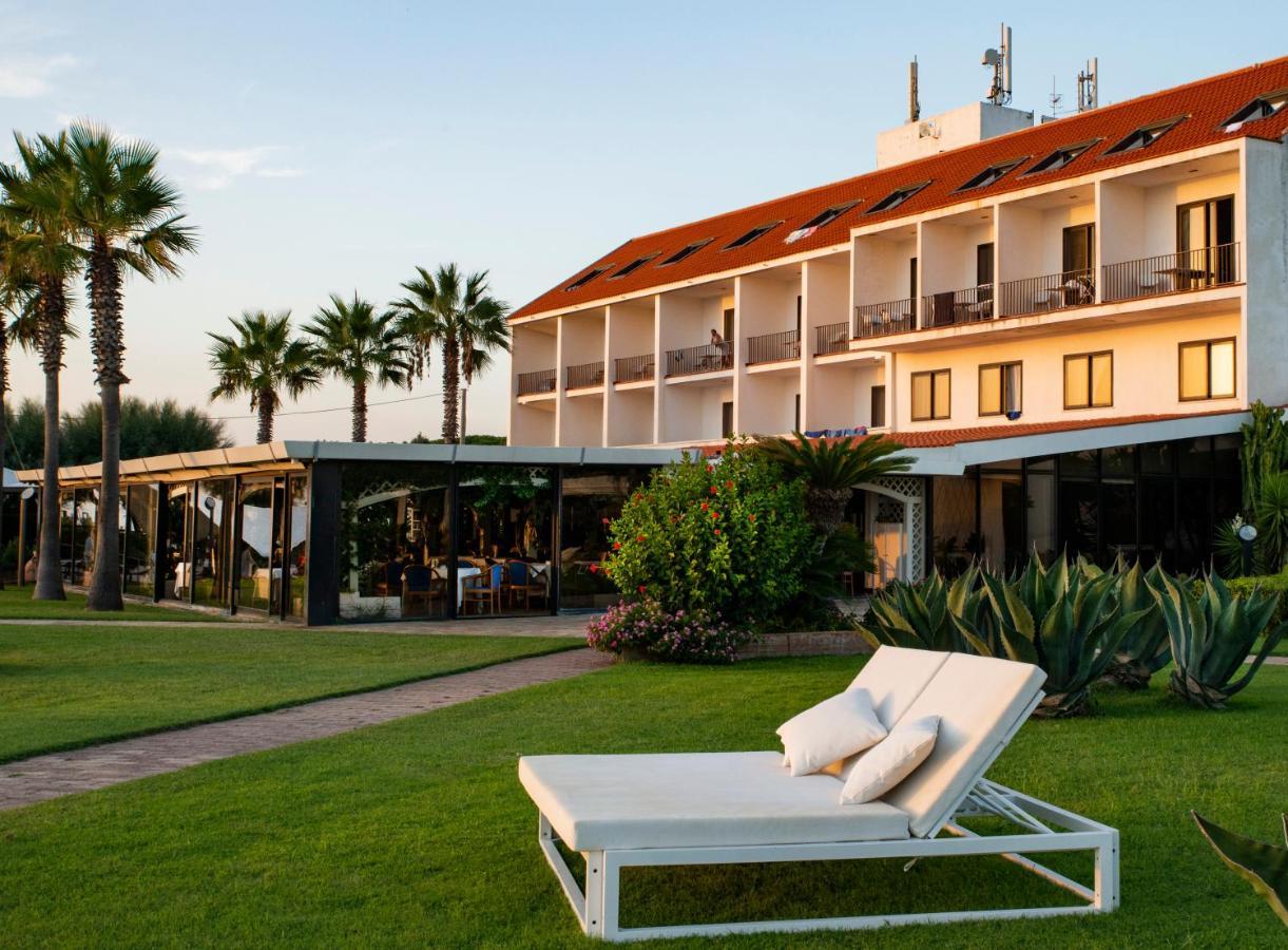 Hotel Schuhmann Paestum Bagian luar foto