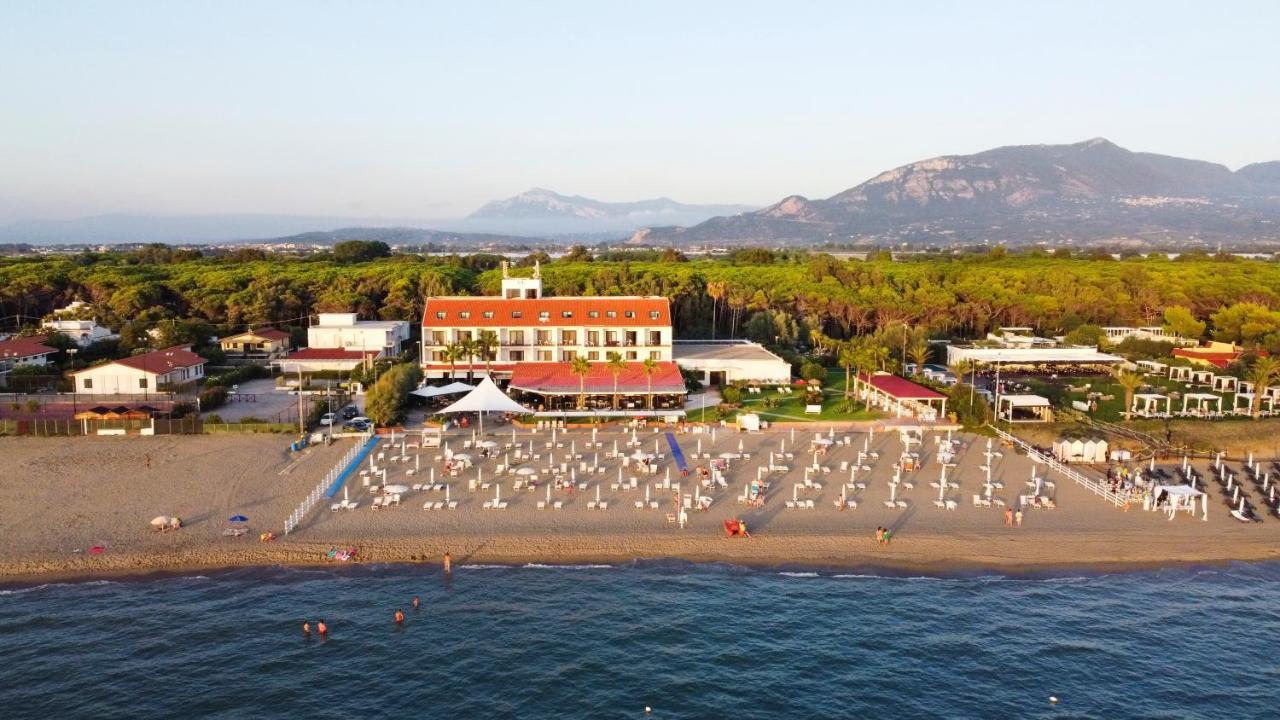 Hotel Schuhmann Paestum Bagian luar foto