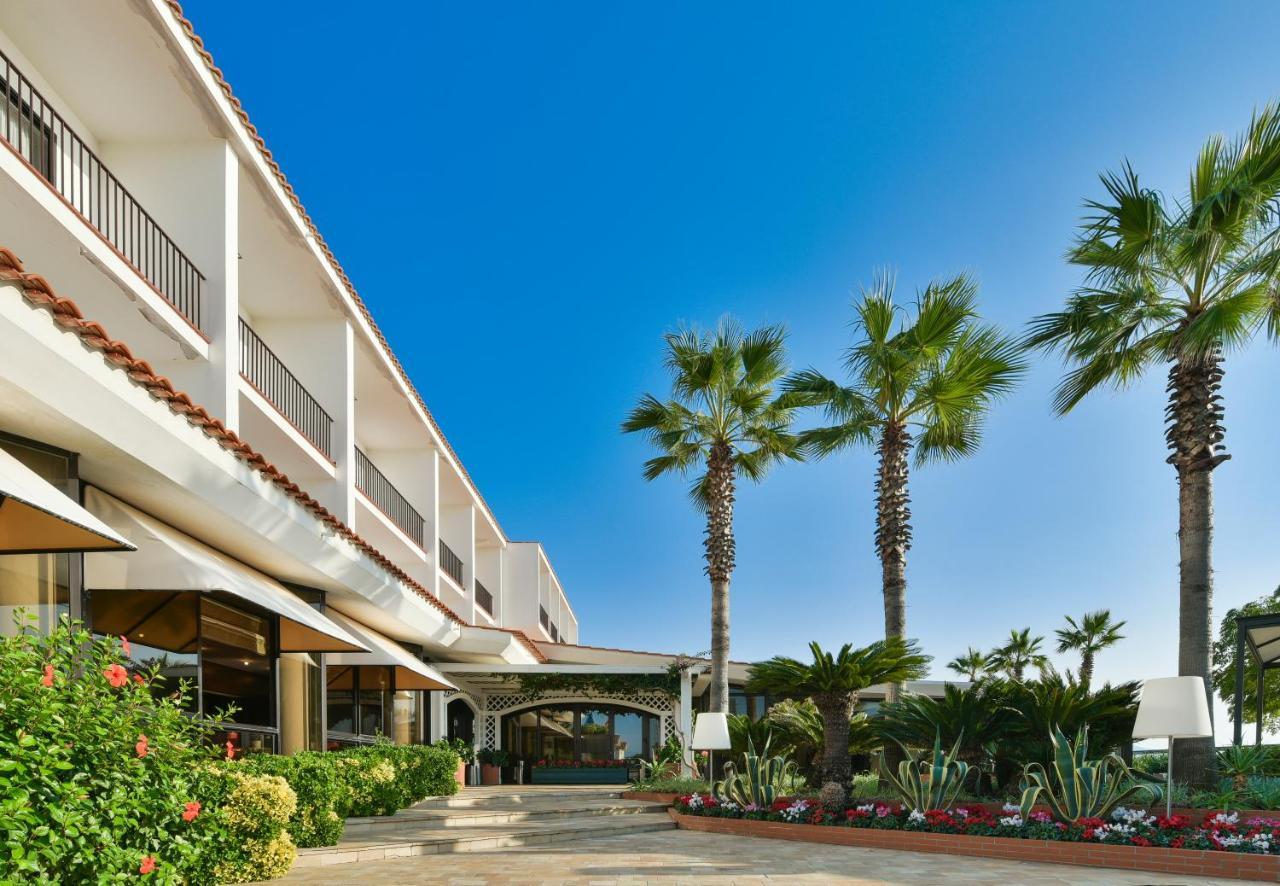 Hotel Schuhmann Paestum Bagian luar foto