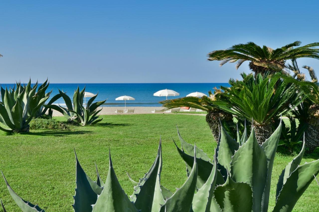 Hotel Schuhmann Paestum Bagian luar foto