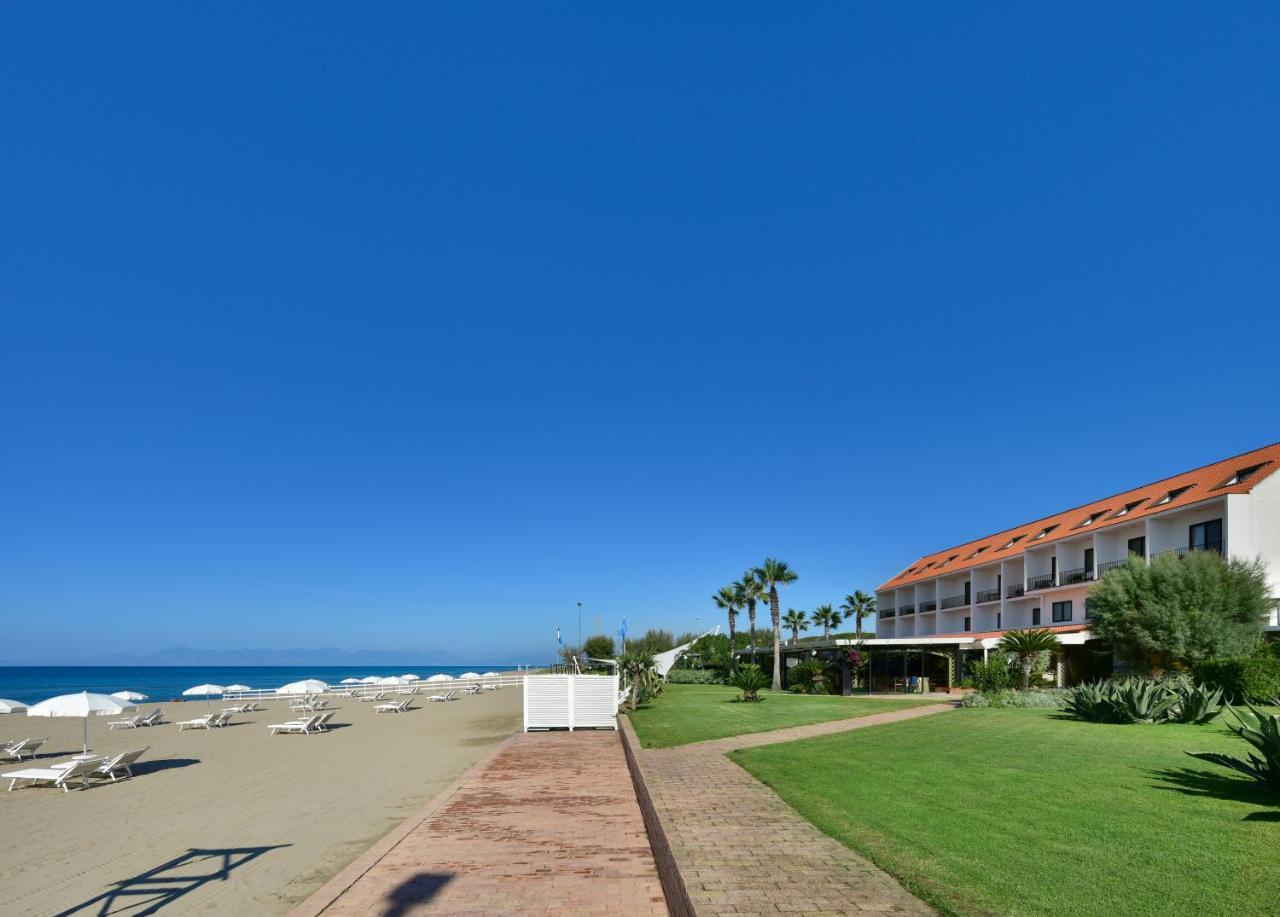 Hotel Schuhmann Paestum Bagian luar foto