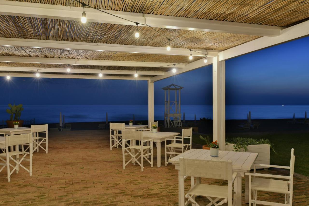 Hotel Schuhmann Paestum Bagian luar foto