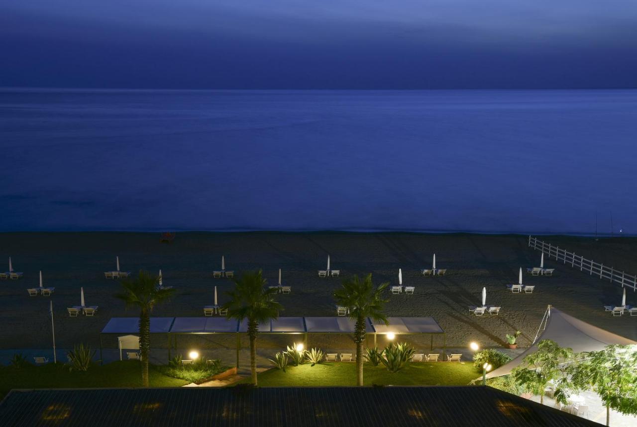 Hotel Schuhmann Paestum Bagian luar foto