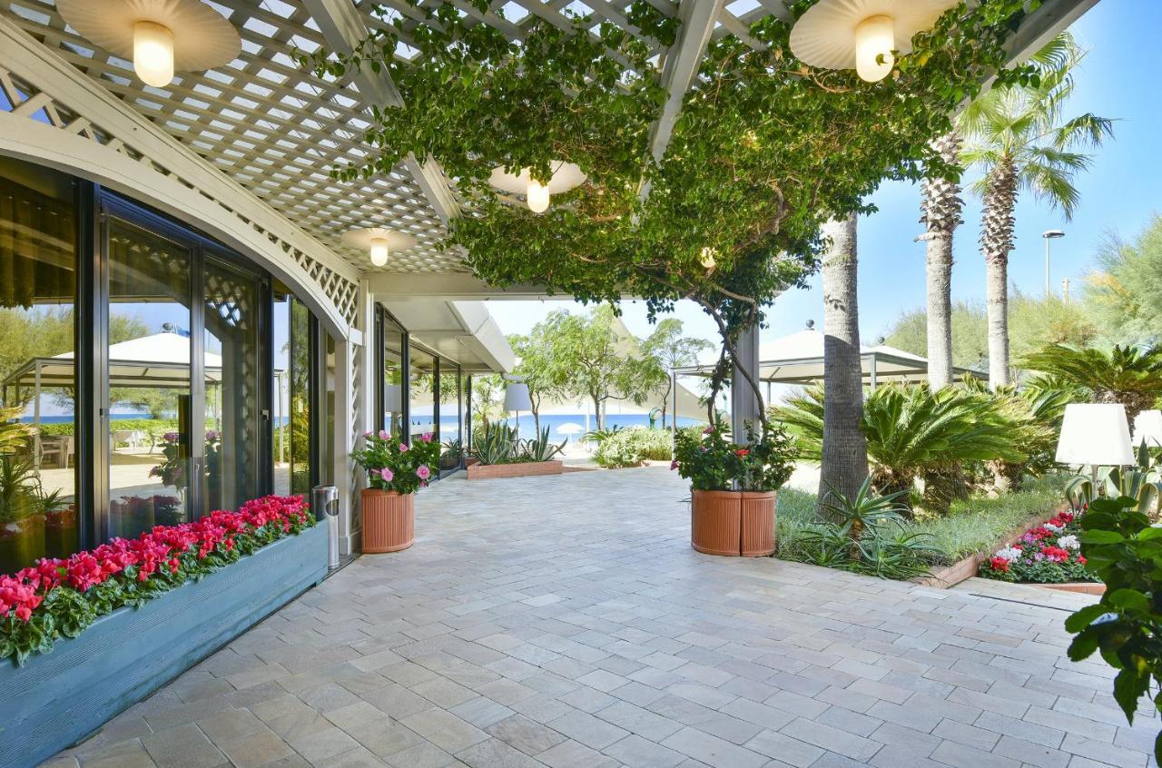 Hotel Schuhmann Paestum Bagian luar foto