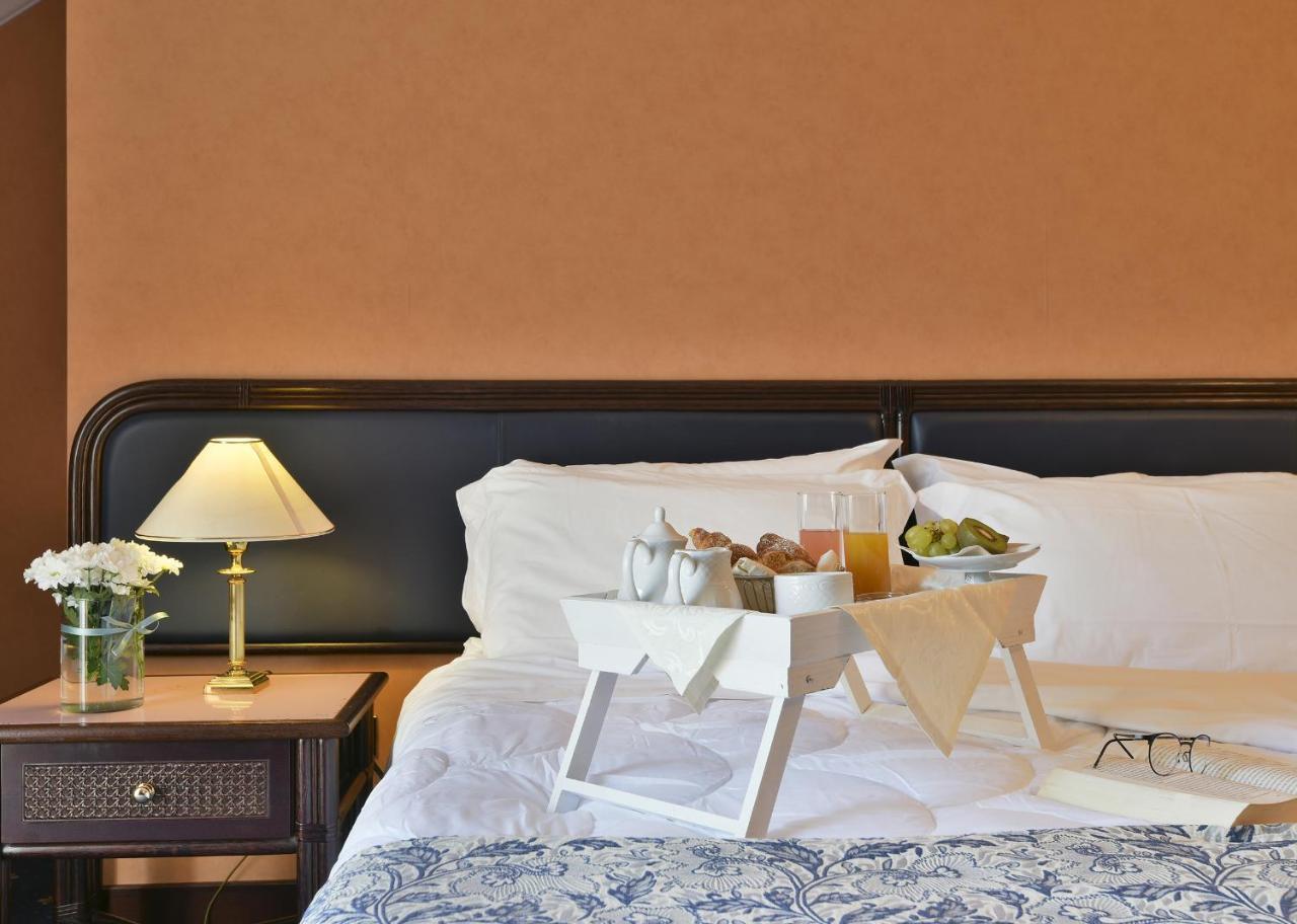 Hotel Schuhmann Paestum Bagian luar foto