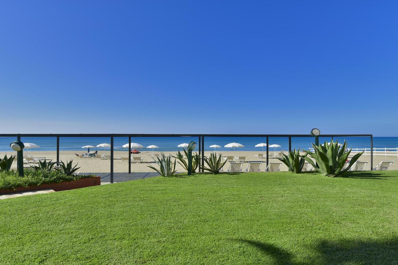 Hotel Schuhmann Paestum Bagian luar foto