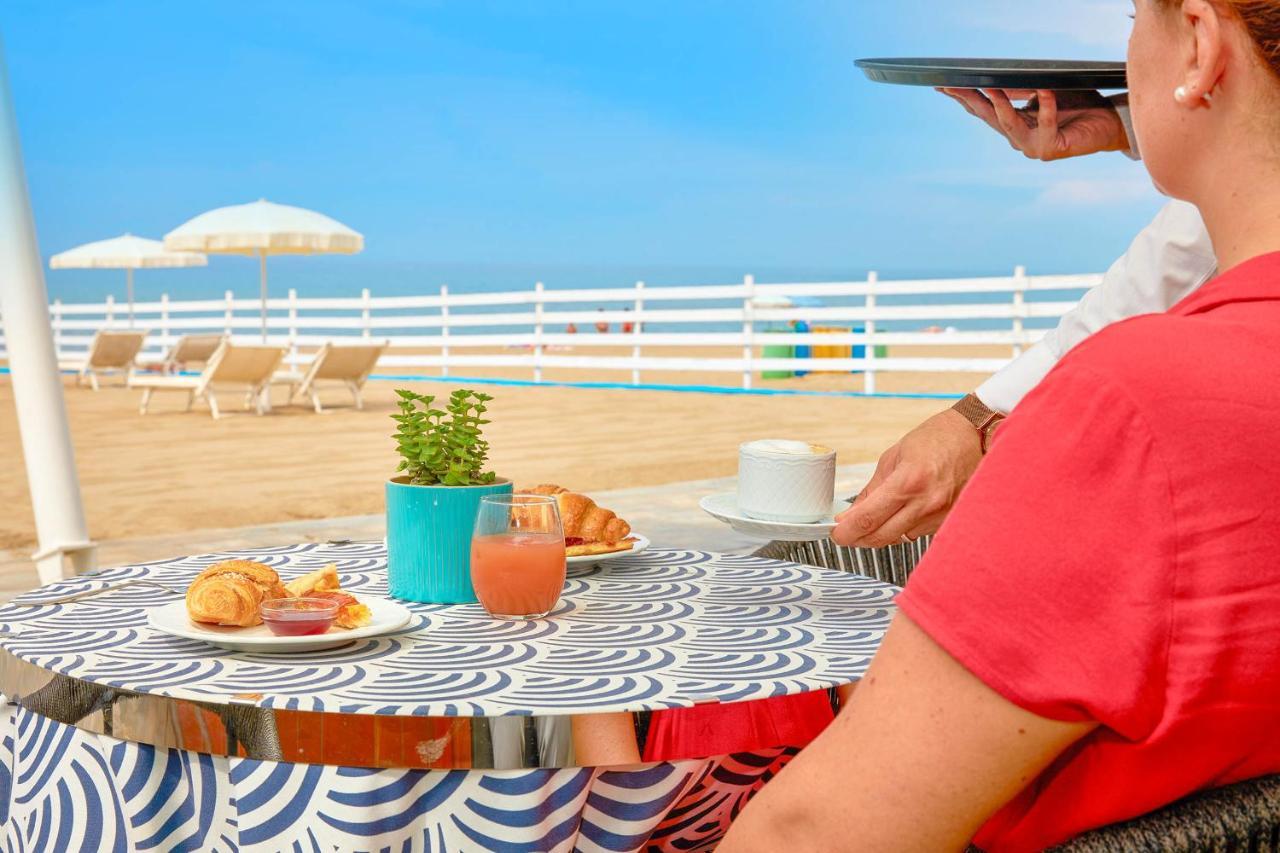 Hotel Schuhmann Paestum Bagian luar foto